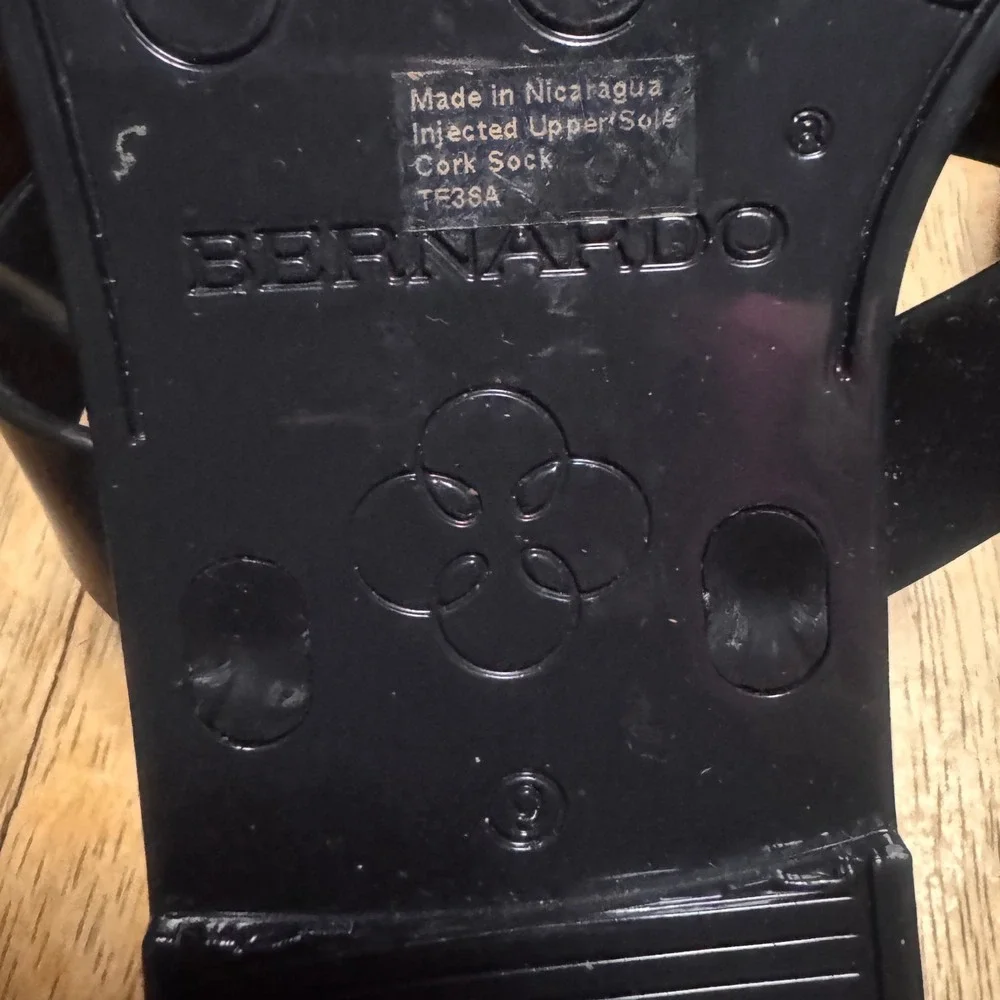 Bernardo Cork Sandals Black Ring Accents Thong Flip Flops Summer Shoes Size 9 - Picture 4 of 4